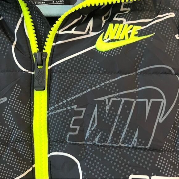 Nike‎ Boys Logo Print Black/Volt Size 4-5 Small Therma Padded Mock Vest Jacket - Picture 3 of 11